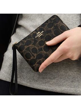 NEW Coach Corner Zip Wristlet In Loved Signature Canvas NWT